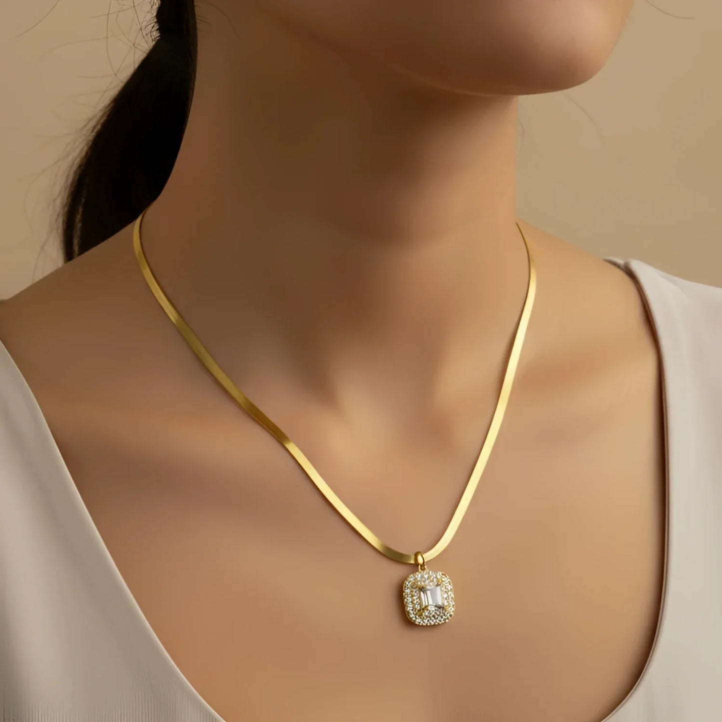 Collana con Pendente Iniziale Herringbone in Oro - collana catena serpente