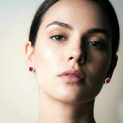 Orecchini a Lobo con Rubino e White Halo Stud - orecchini borchie rubino