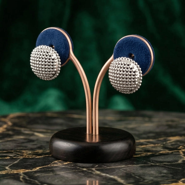 Orecchini a Perno Tondi con Texture Argentata - clip orecchio perline